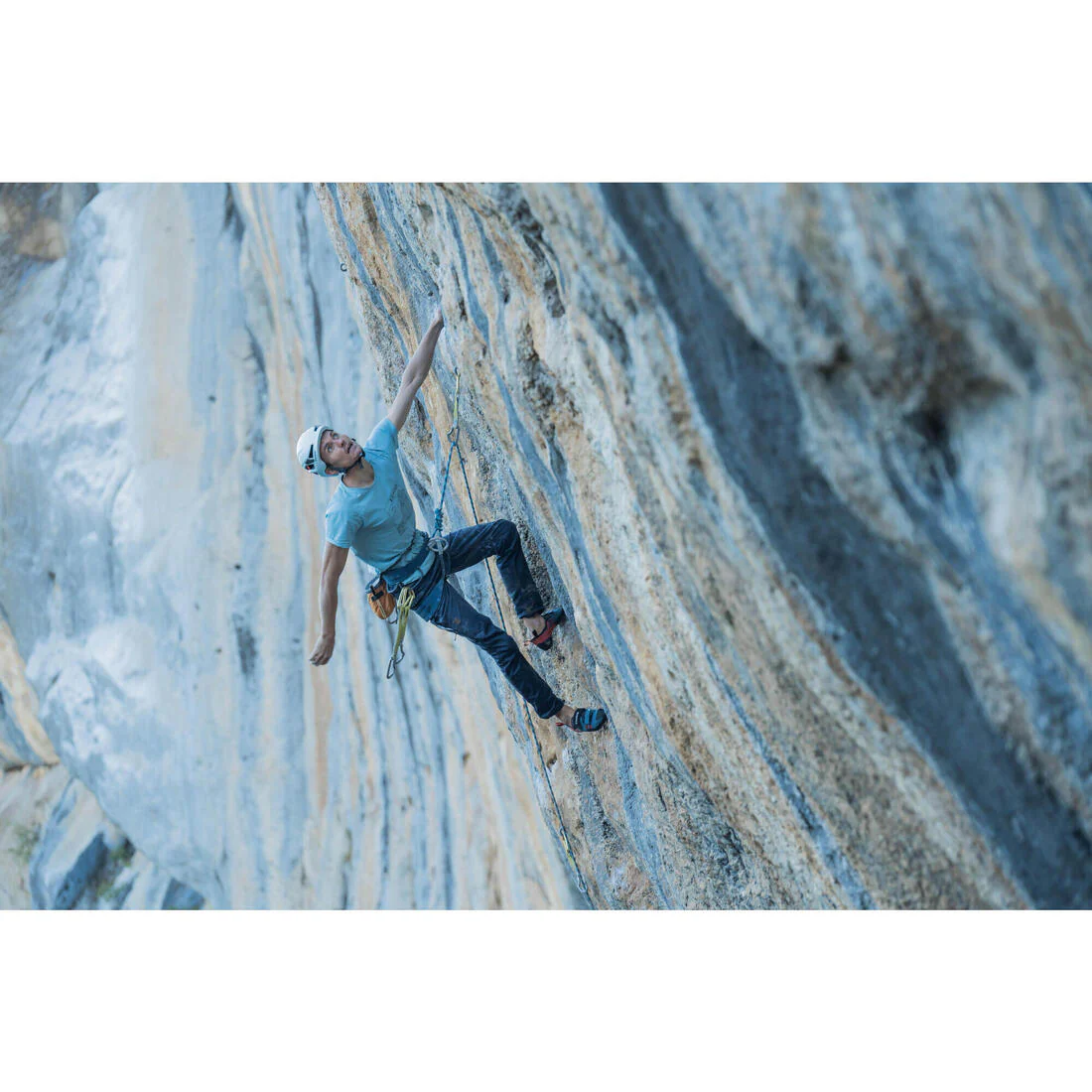ARNÉS ESCALADA Y ALPINISMO VERTIKA HOMBRE - Image 13