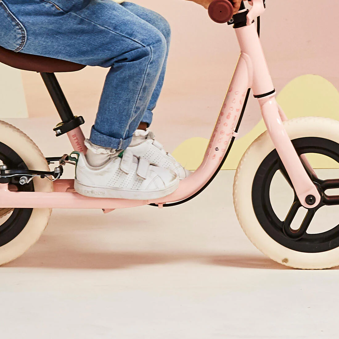 BICICLETA SIN PEDALES RUNRIDE500 10"  - ROSADA NIÑOS - Image 9