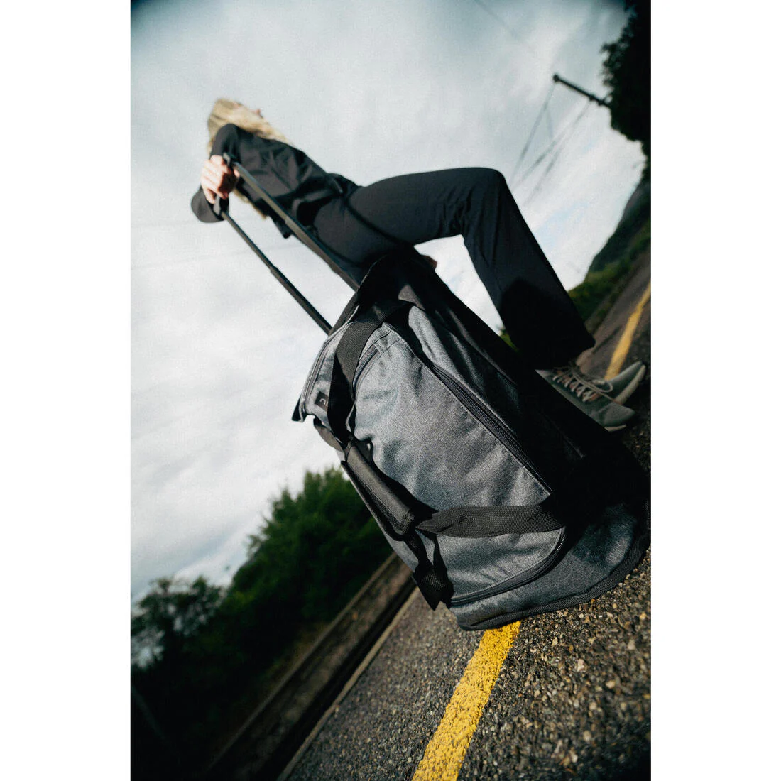 BOLSO DEPORTIVO CON RUEDAS 30 LITROS GRIS - Image 12