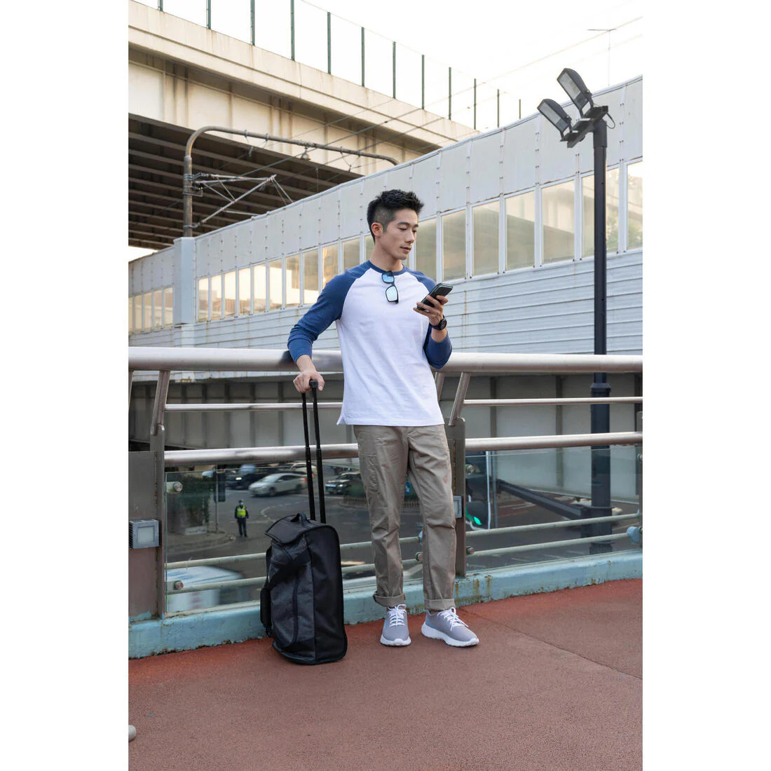 BOLSO DEPORTIVO CON RUEDAS 30 LITROS GRIS - Image 14