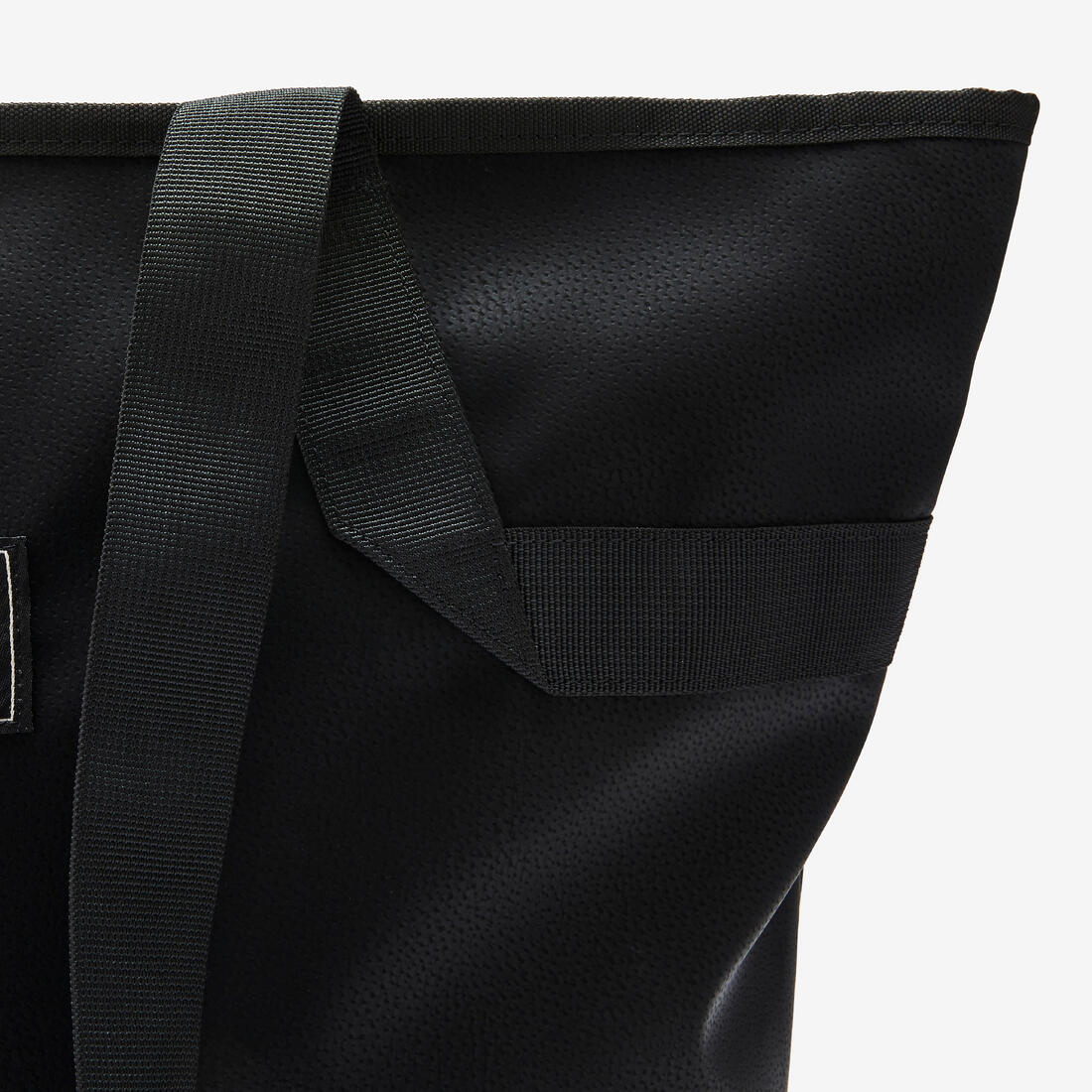BOLSO DEPORTIVO EFECTO CUERO TEXTURIZADO 25 L - Image 3