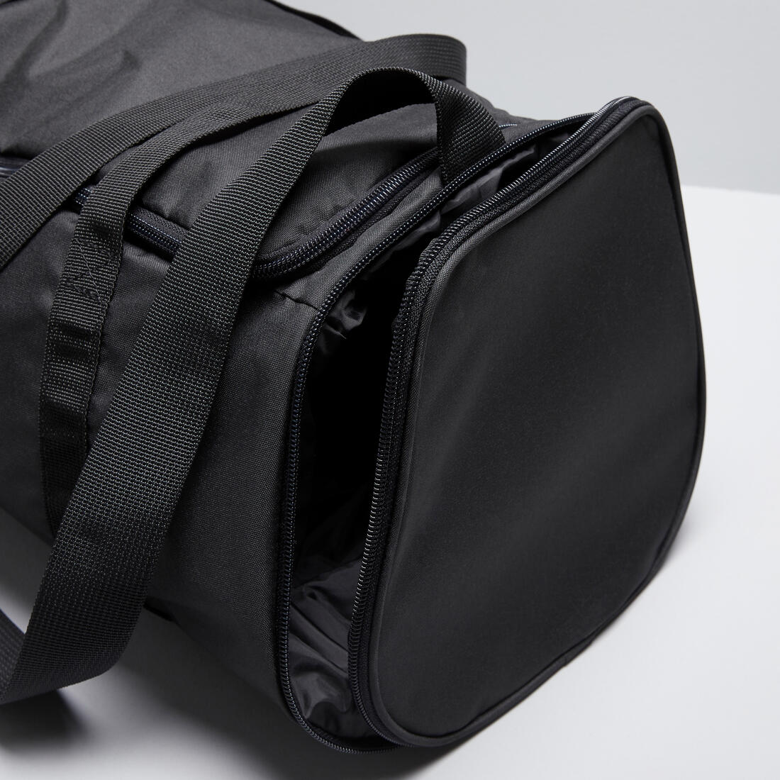 BOLSO FITNESS NEGRO 20 L - Image 12