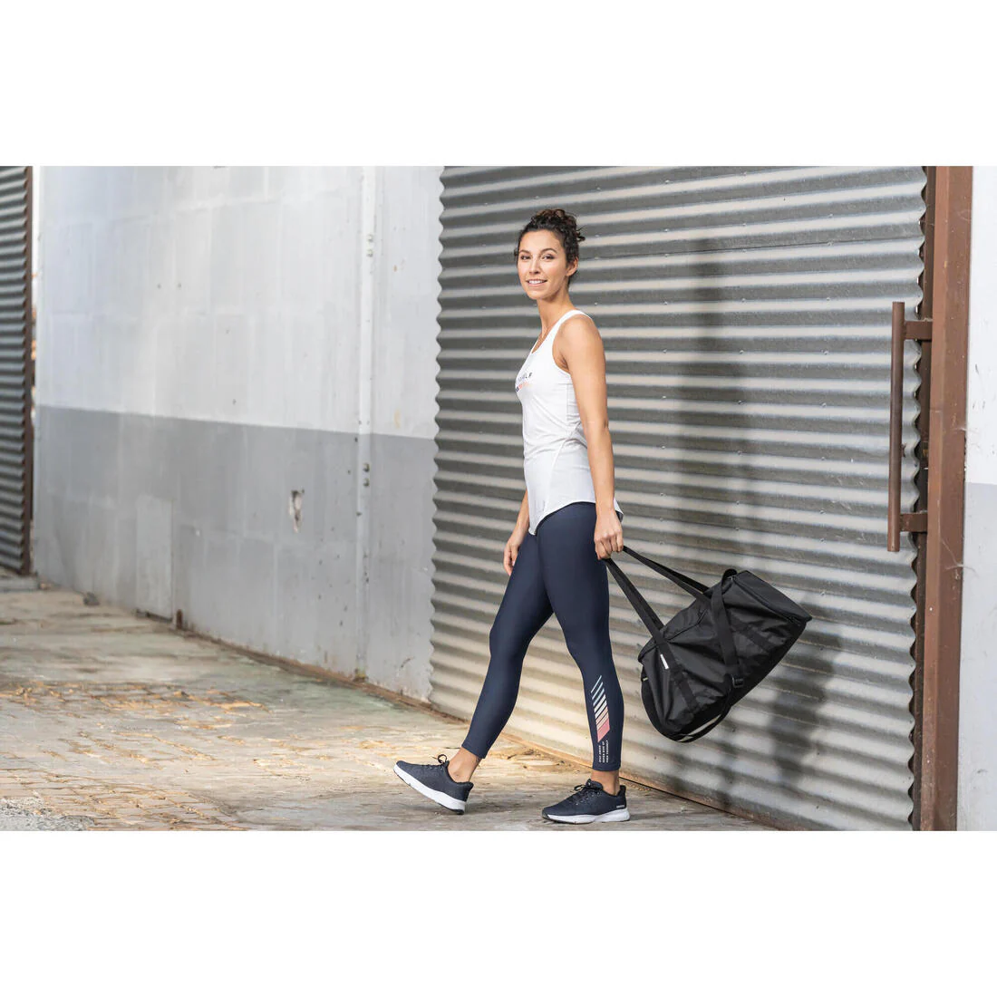 BOLSO FITNESS NEGRO 20 L - Image 17