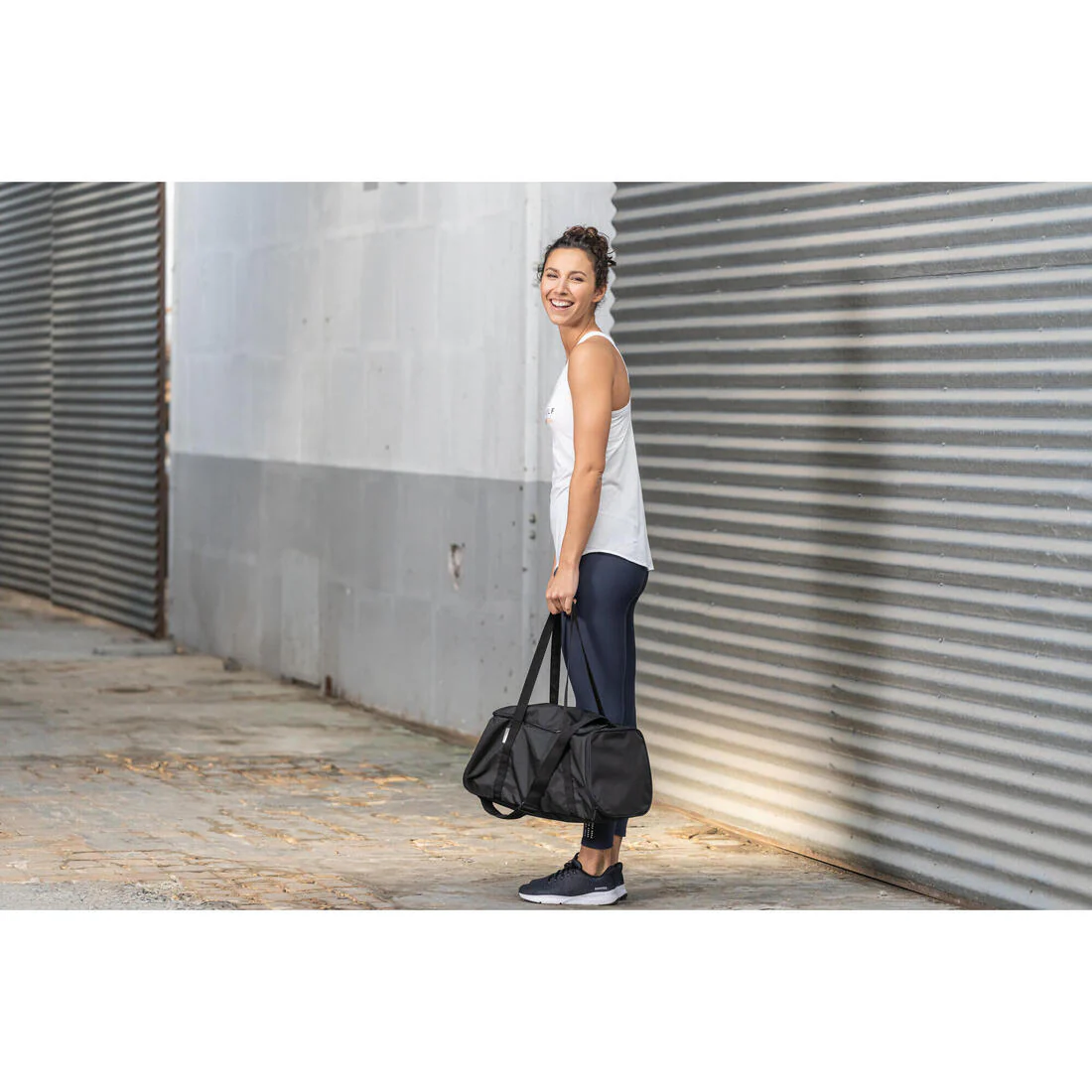 BOLSO FITNESS NEGRO 20 L - Image 18