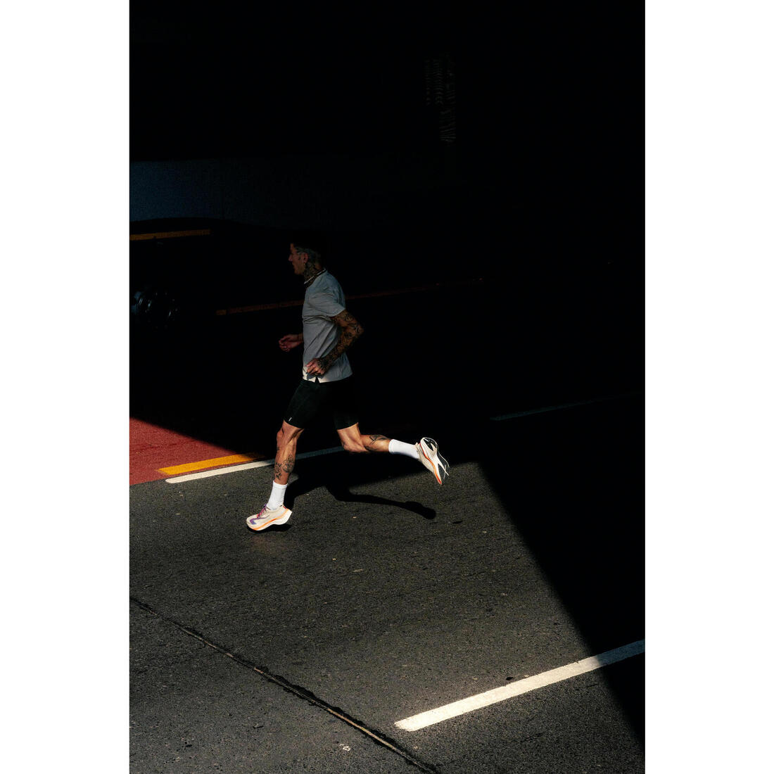 CALZAS CORTAS RUNNING HOMBRE KIPRUN NEGRO - Image 10