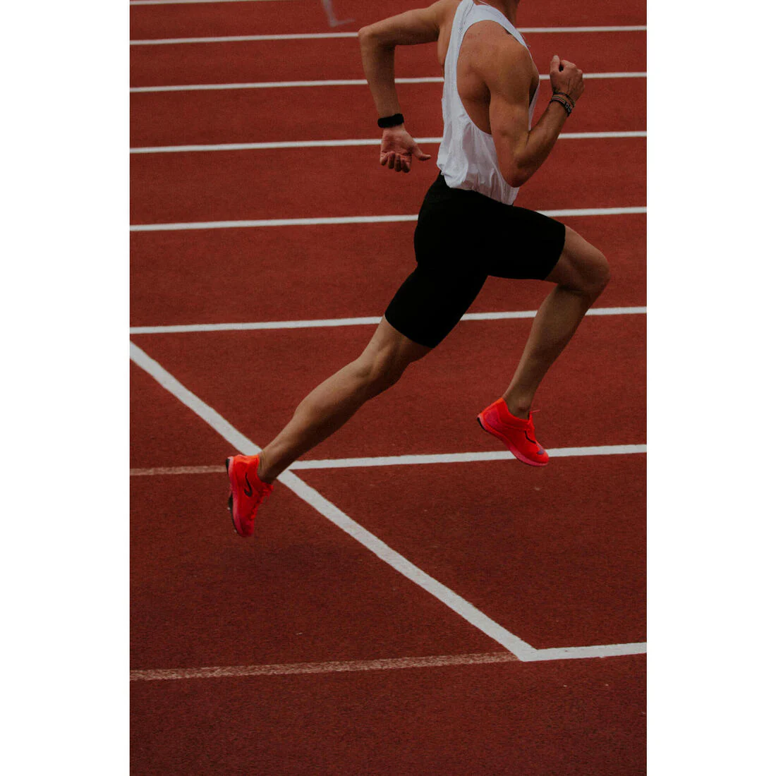 CALZAS CORTAS RUNNING HOMBRE KIPRUN NEGRO - Image 11