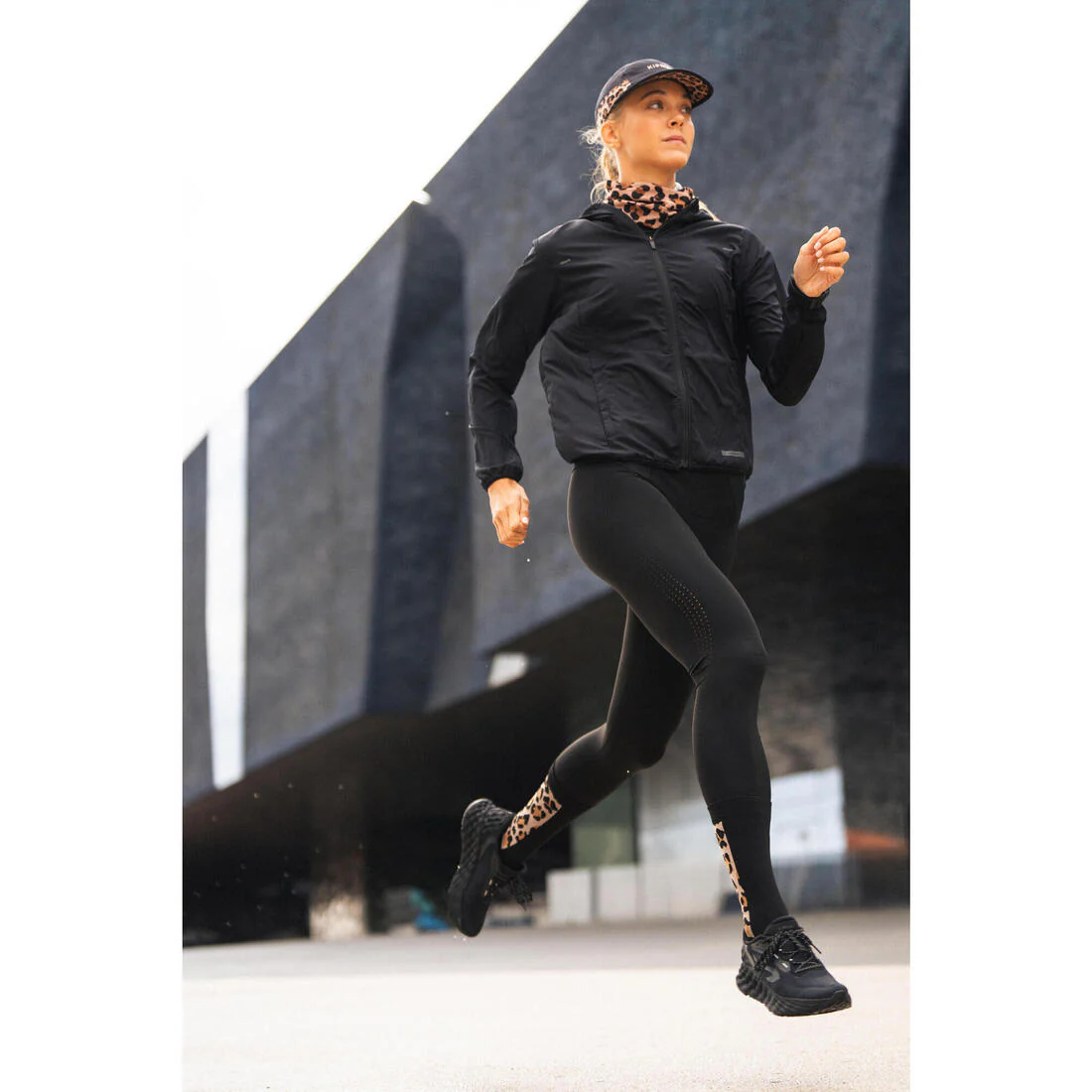 CALZAS RUNNING Y TRAIL MUJER KIPRUN RUN 900 LIGHT NEGRO - Image 12