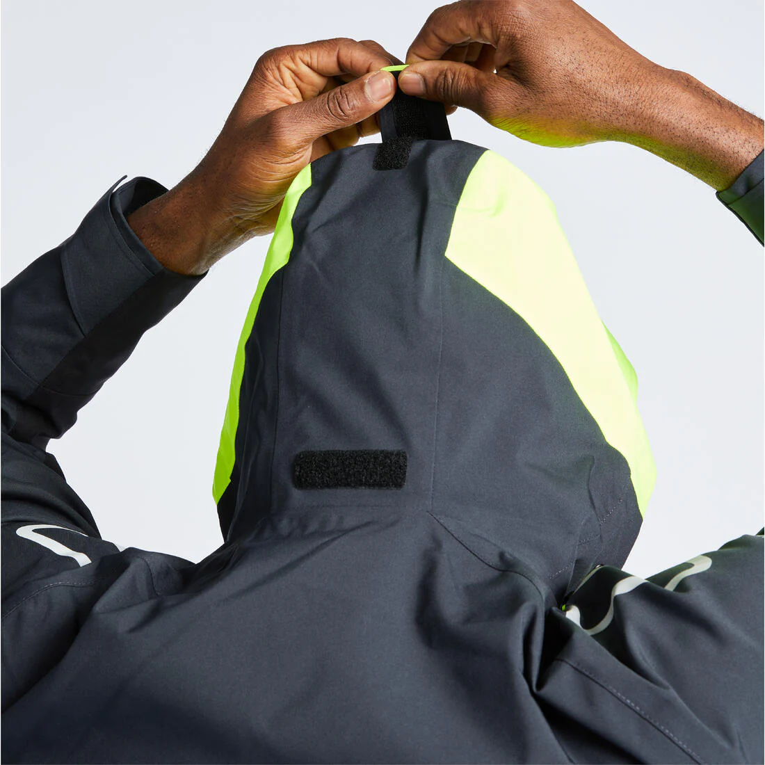 Chaqueta impermeable navegación hombre gris negro - 500 cortavientos - Image 8