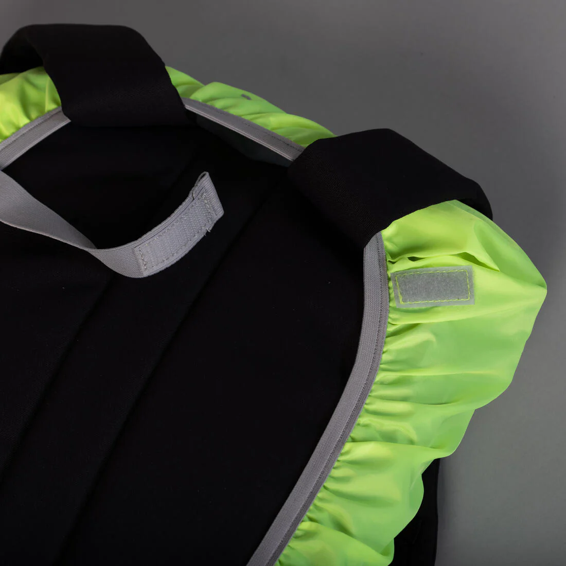 CUBREMOCHILA IMPERMEABLE VISIBILIDAD FLUOR - Image 6