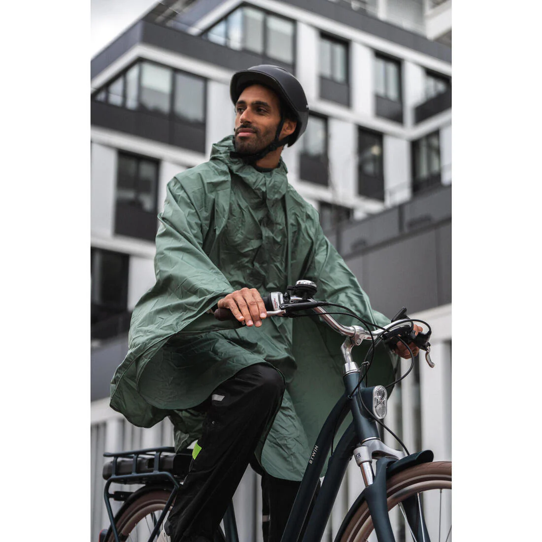 CUBREPANTALÓN CICLISMO URBANO 100 NEGRO IMPERMEABLE CUBRECALZADO INTEGRADO - Image 15