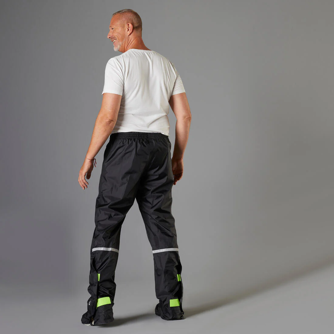 CUBREPANTALÓN CICLISMO URBANO 100 NEGRO IMPERMEABLE CUBRECALZADO INTEGRADO - Image 8