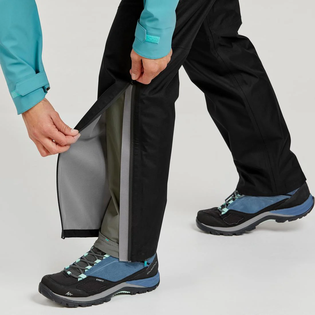 CUBREPANTALÓN IMPERMEABLE SENDERISMO MUJER MH500 NEGRO - Image 6