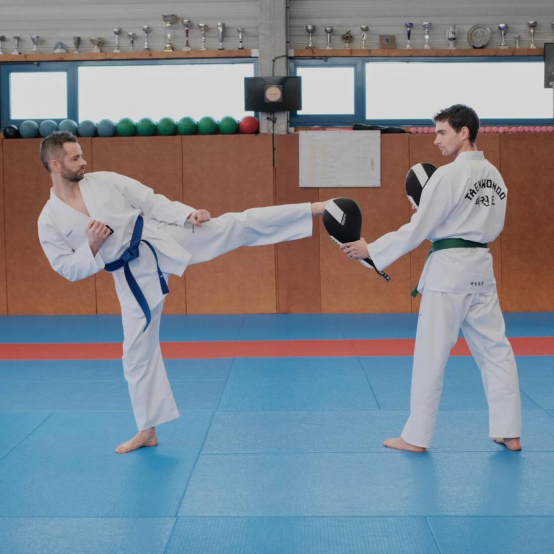 DOBOK DE TAEKWONDO DE ADULTO  BLANCO 500 - Image 12