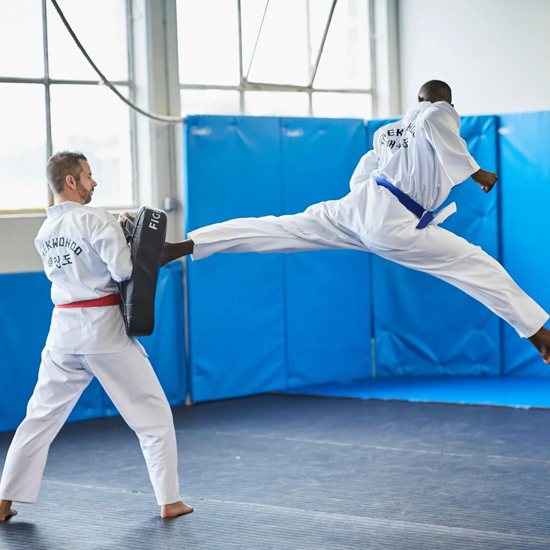 DOBOK DE TAEKWONDO DE ADULTO  BLANCO 500 - Image 15