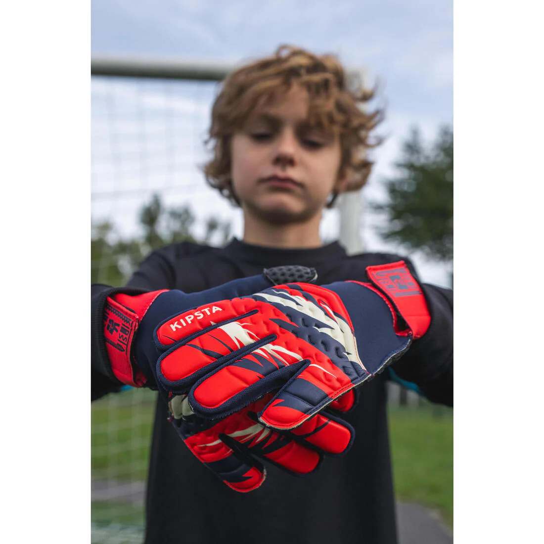 GUANTES DE ARQUERO DE FÚTBOL NIÑO F100 SUPERESIST ROJO AZUL - Image 11