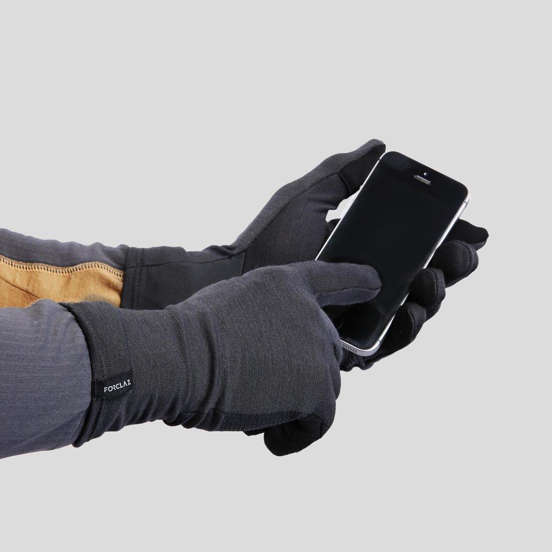 GUANTES INTERIORES DE TREKKING ADULTOS TREK500 LANA MERINA GRIS - Image 4