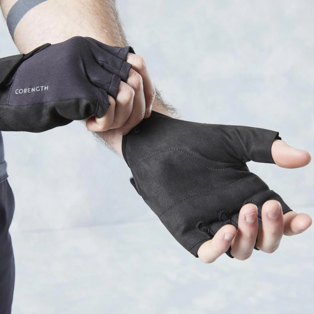 GUANTES MUSCULACIÓN 100 NEGRO - Image 3