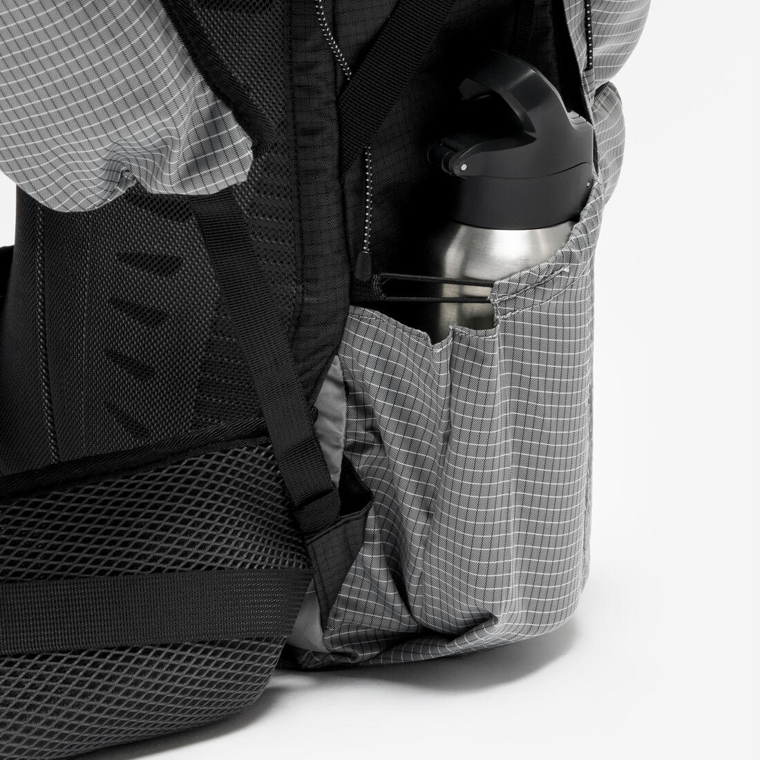 Mochila trekking 22L ultra liviana MT500 - Image 11