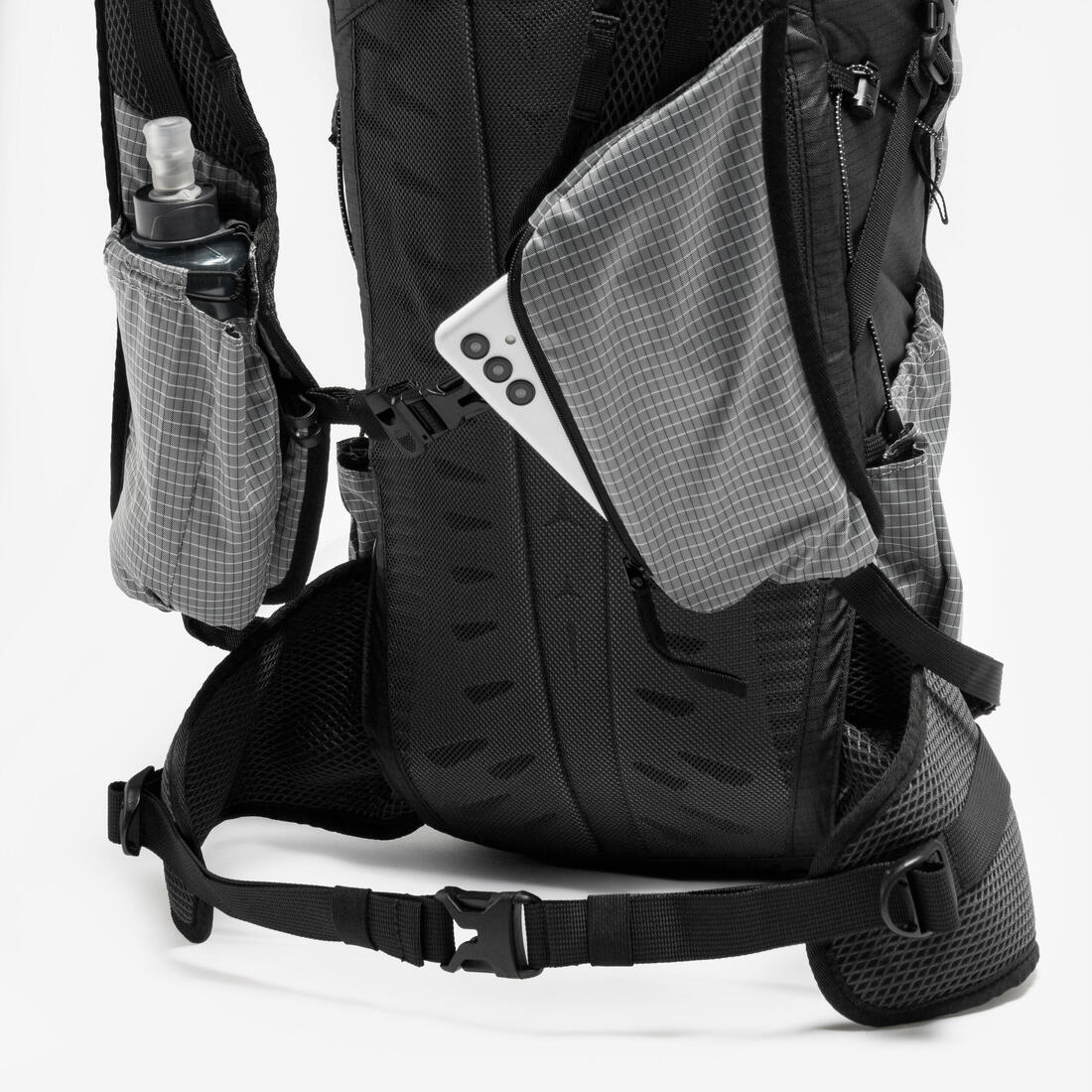 Mochila trekking 22L ultra liviana MT500 - Image 12