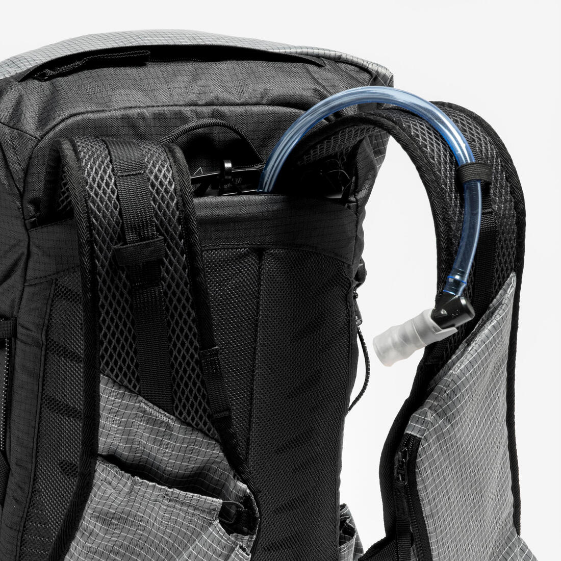 Mochila trekking 22L ultra liviana MT500 - Image 14