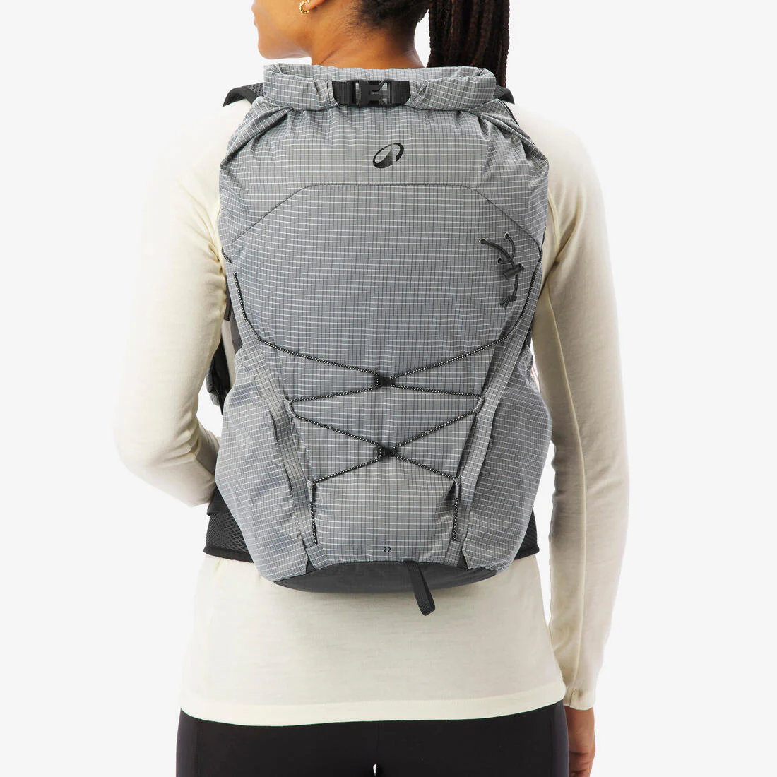 Mochila trekking 22L ultra liviana MT500 - Image 2