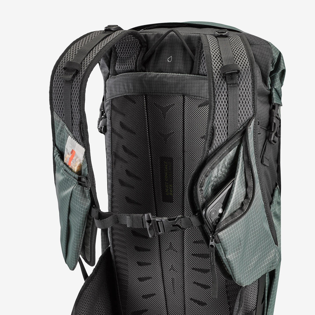 Mochila trekking 22L ultra liviana MT500 - Image 20