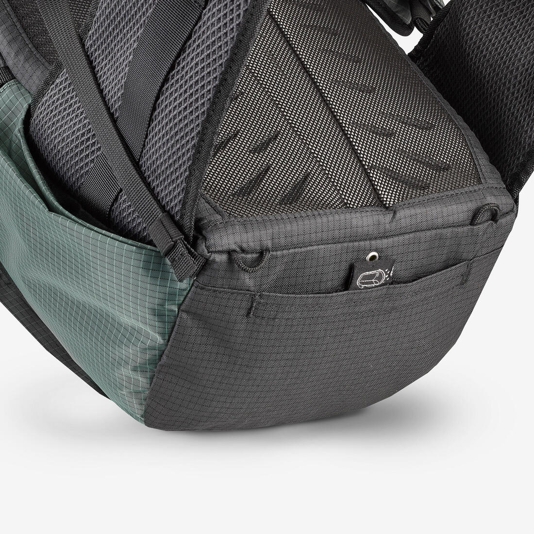 Mochila trekking 22L ultra liviana MT500 - Image 21