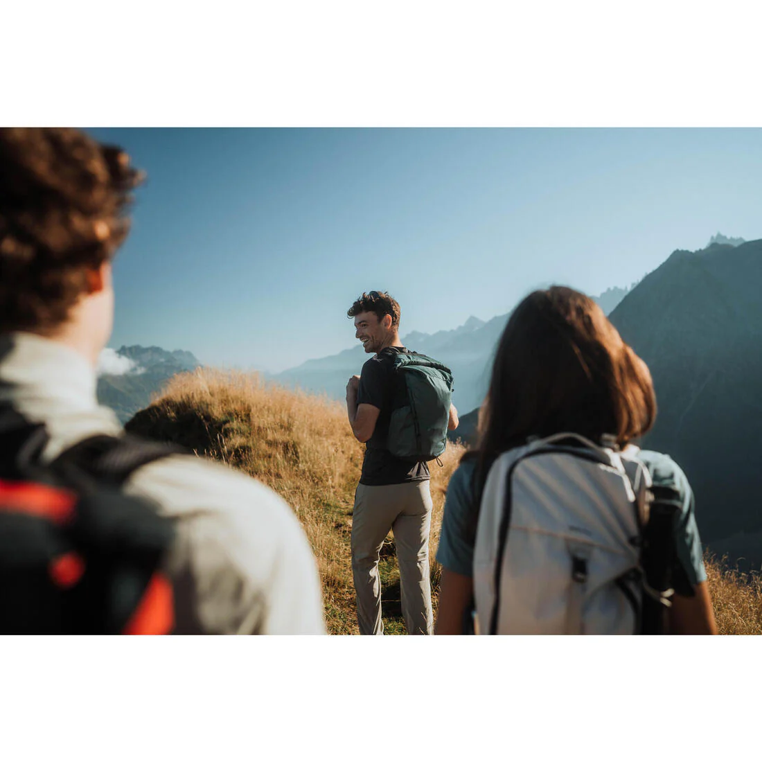Mochila trekking 22L ultra liviana MT500 - Image 32