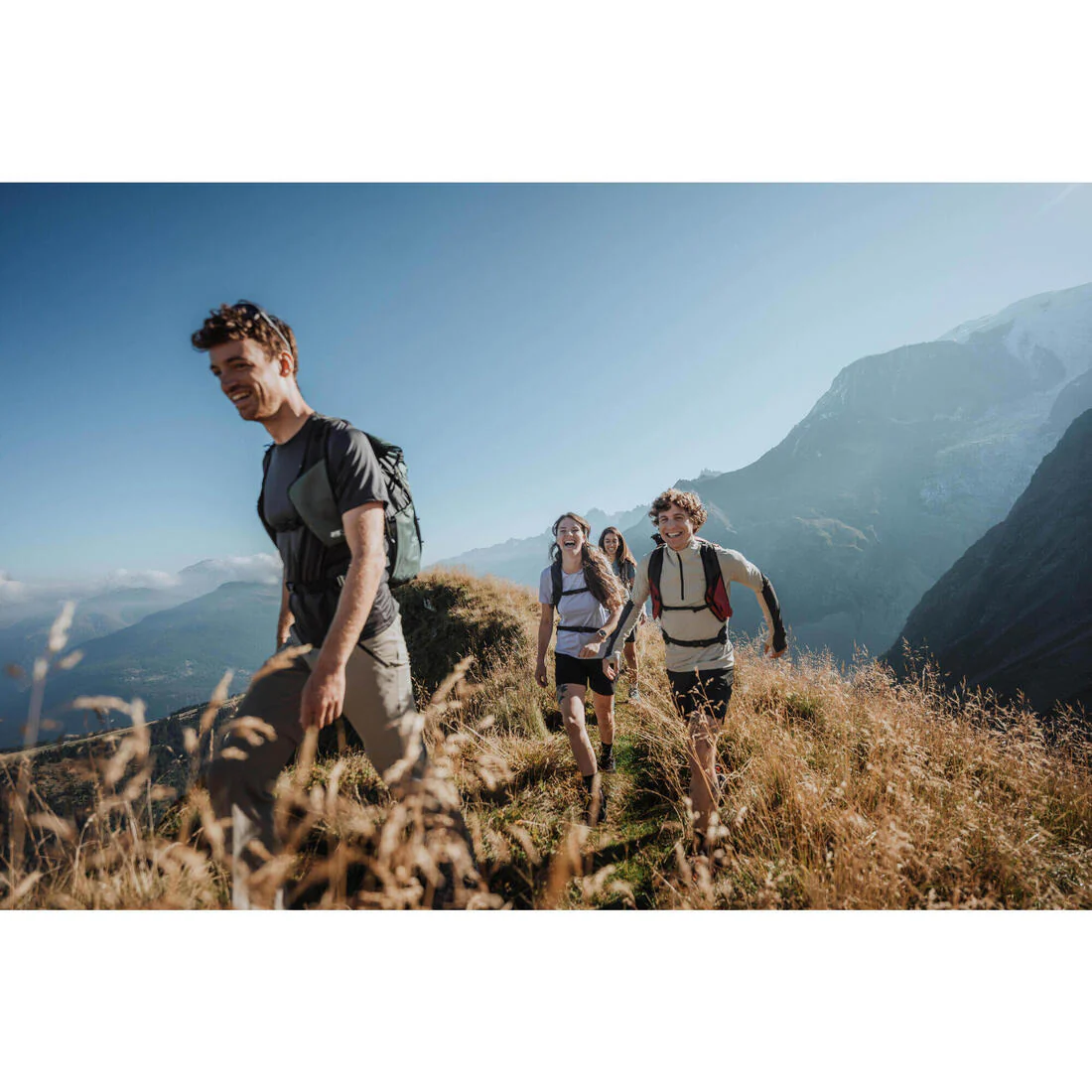 Mochila trekking 22L ultra liviana MT500 - Image 33