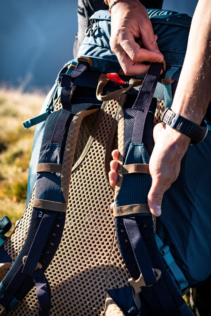 Mochila trekking 50+10L espalda ventilada MT500 - Image 22