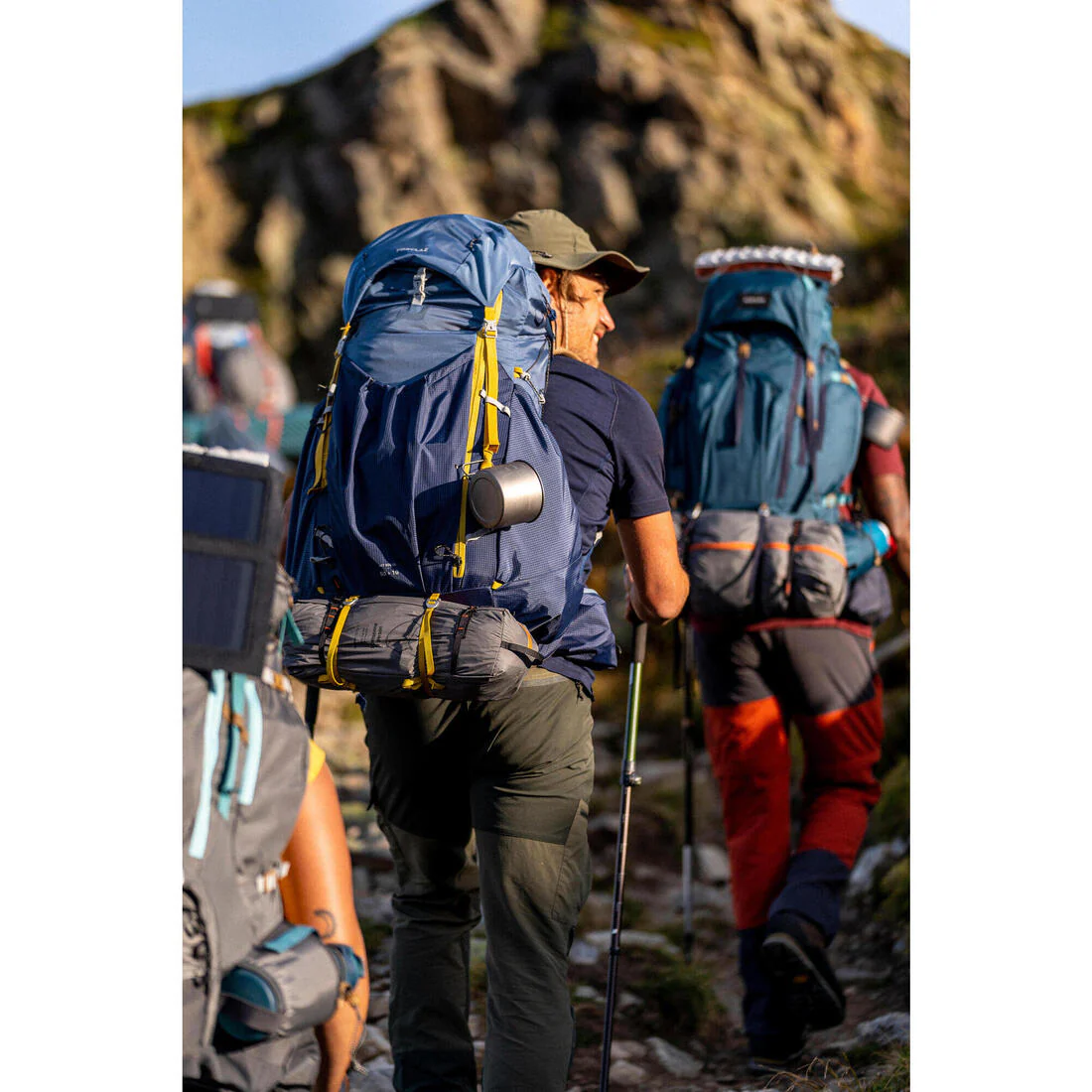 Mochila trekking 50+10L ultra liviana MT900 - Image 9