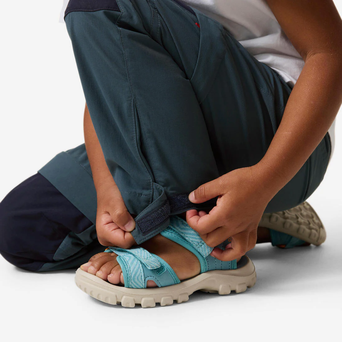 PANTALÓN TRANSFORMABLE SENDERISMO NIÑOS MH500 GRIS - Image 9