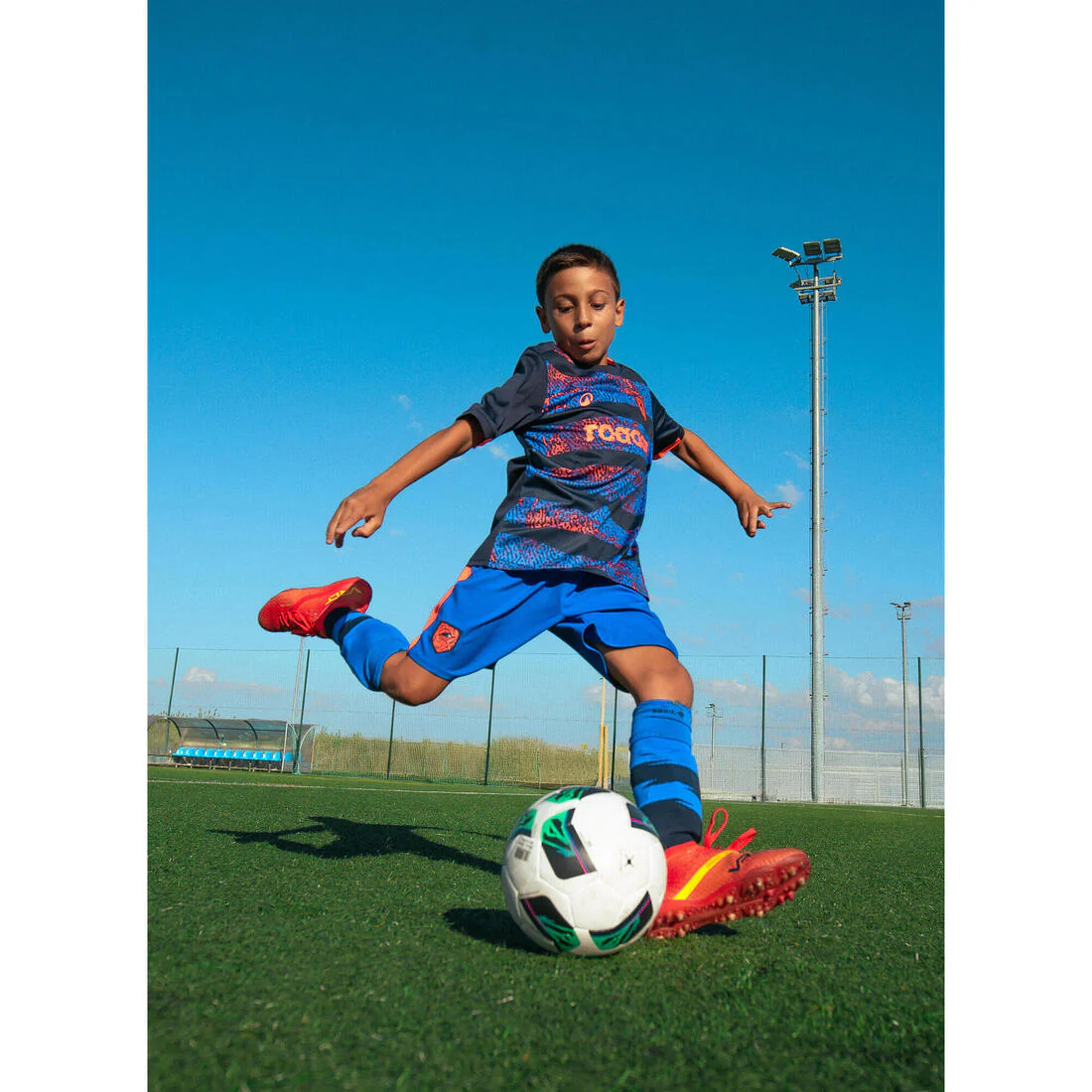 PELOTA DE FÚTBOL HÍBRIDA FIFA BASIC CLUB BALL TALLA 4 - Image 4
