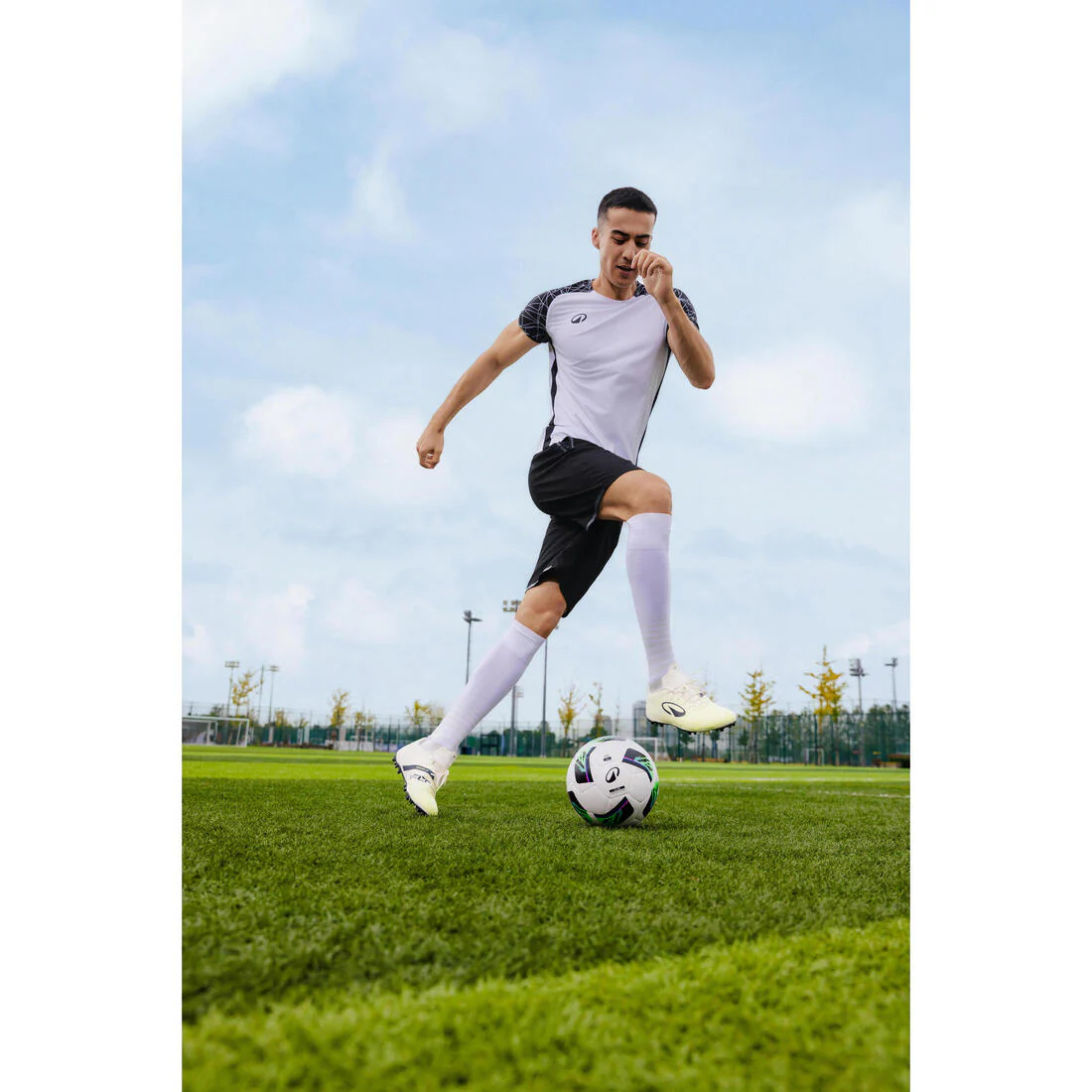 PELOTA DE FÚTBOL HYBRIDE FIFA BASIC CLUB BALL TALLA 5 - Image 5