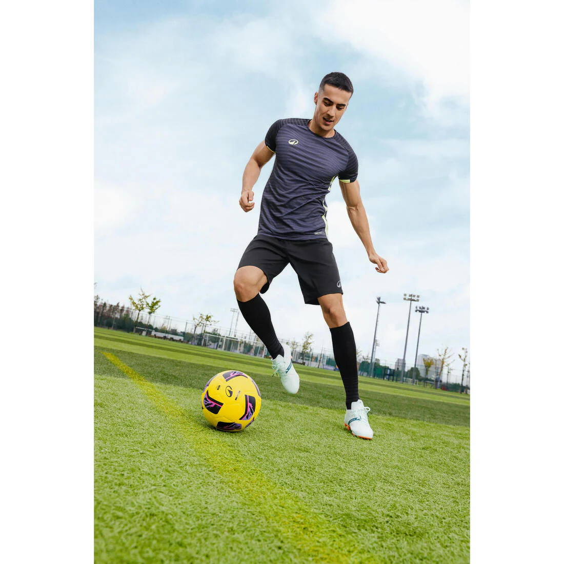 PELOTA DE FÚTBOL HYBRIDE FIFA BASIC CLUB BALL TALLA 5 - Image 6