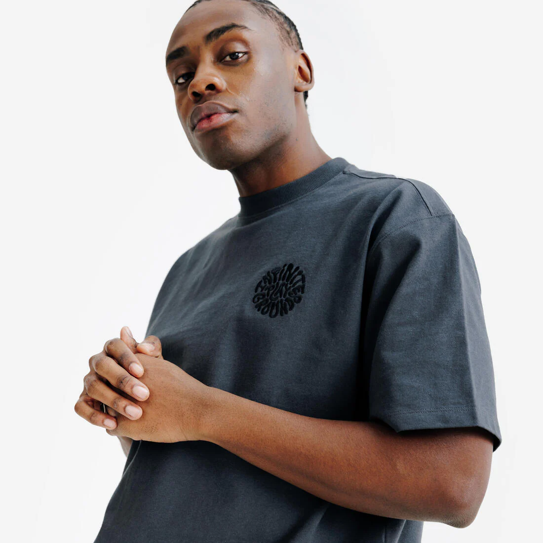 POLERA ADULTO CON ESTAMPADO ELEMENTALS GRIS ESTAMPADO - Image 2