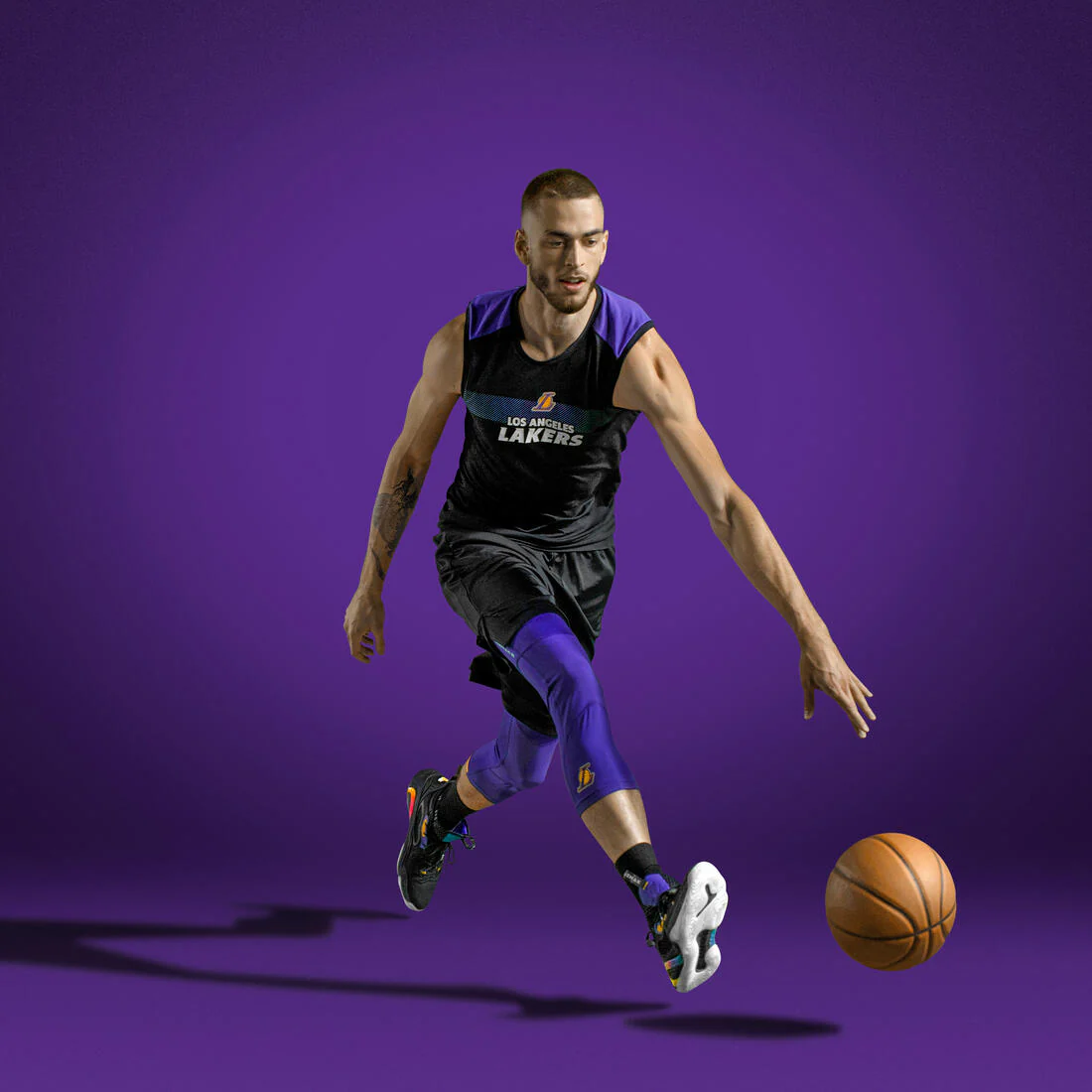 POLERA BÁSQUETBOL NBA LOS ANGELES LAKERS ADULTO UT500 - Image 9