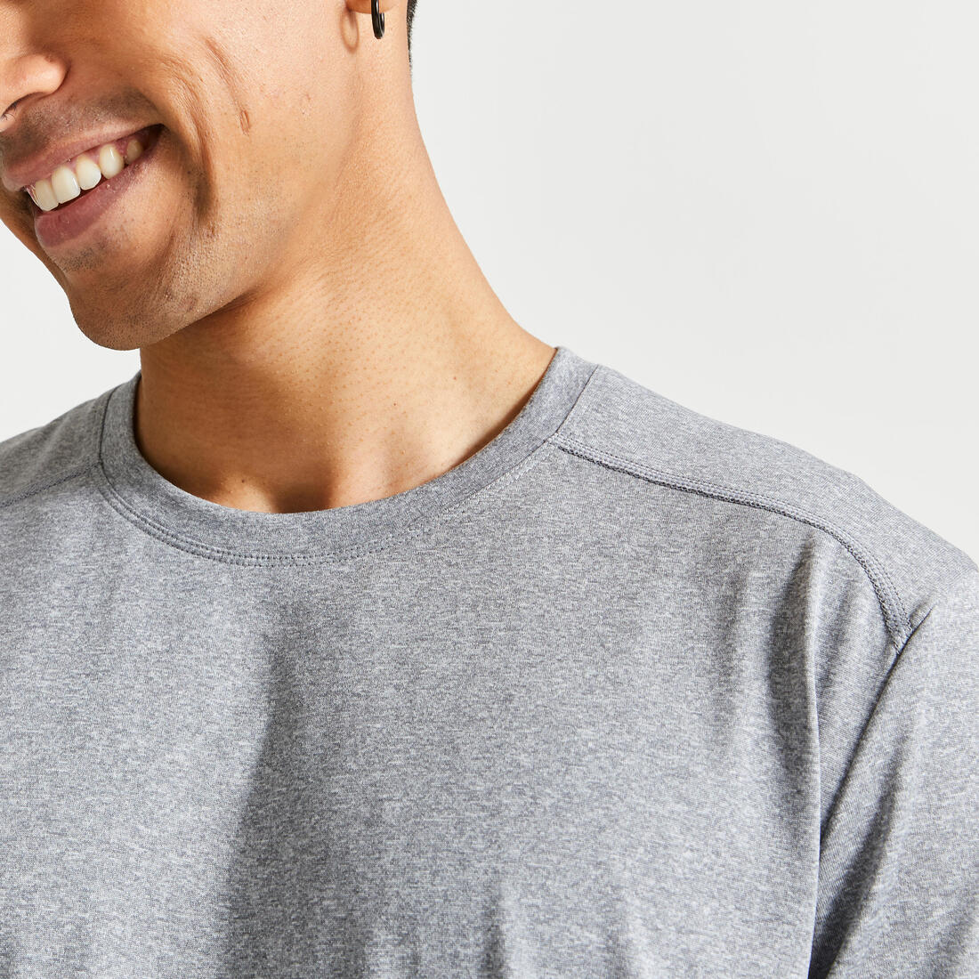 POLERA FITNESS ESSENTIAL HOMBRE JASPEADO TRANSPIRABLE CUELLO REDONDO - Image 8