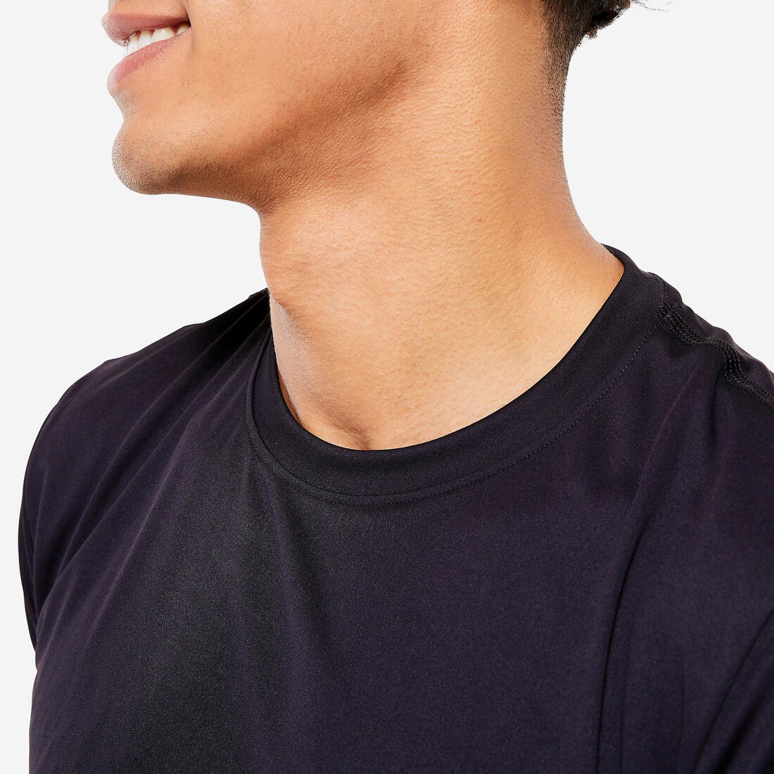 Polera Fitness Essential Negro Manga Corta Cuello Redondo Transpirable - Image 15
