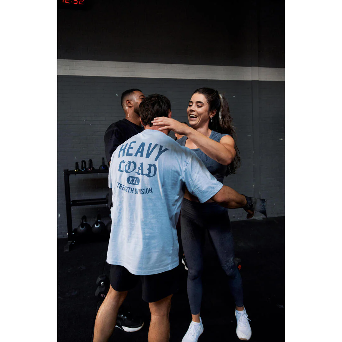 POLERA FITNESS HOMBRE OVERSIZE - Image 8