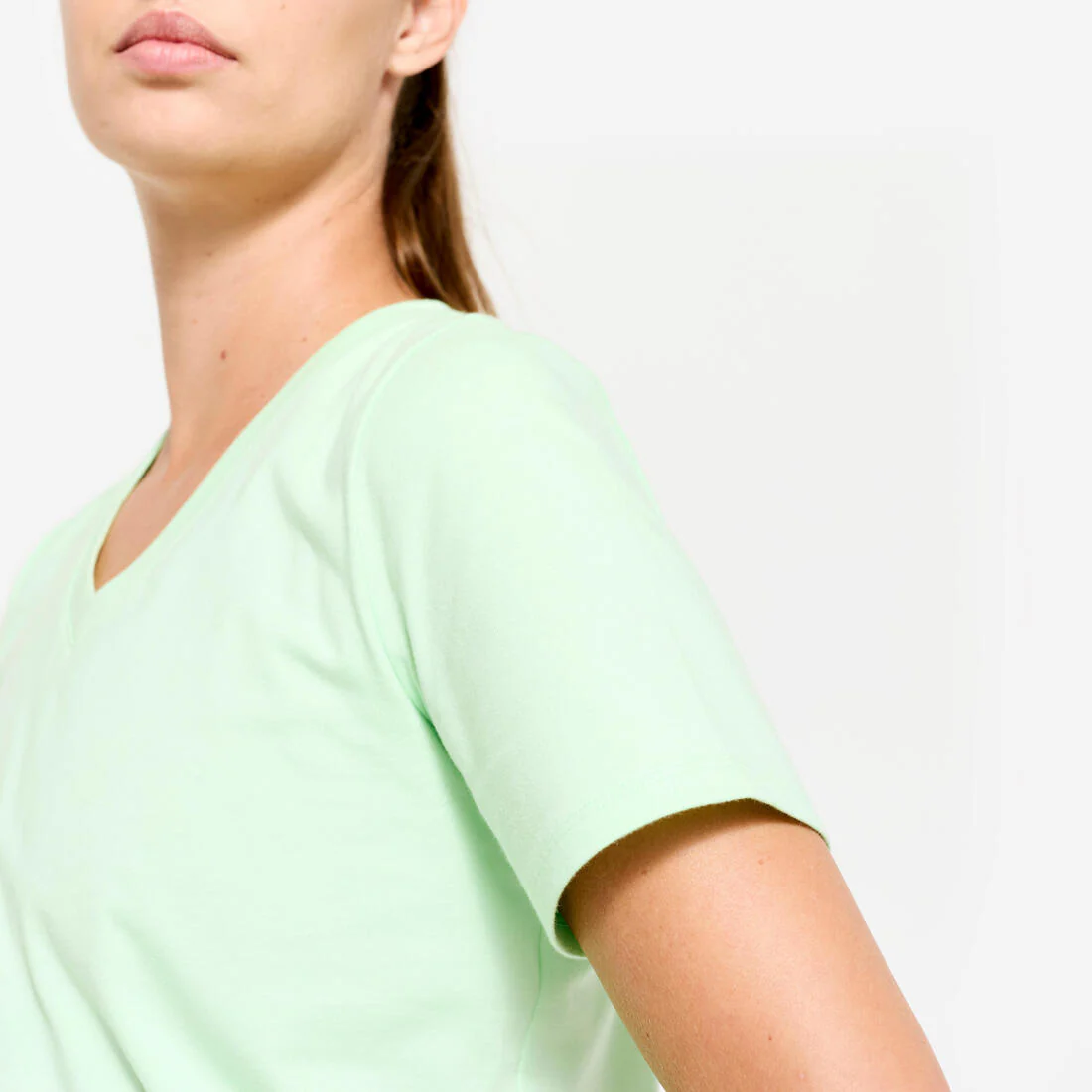 POLERA FITNESS MUJER CUELLO V ALGODÓN - Image 19