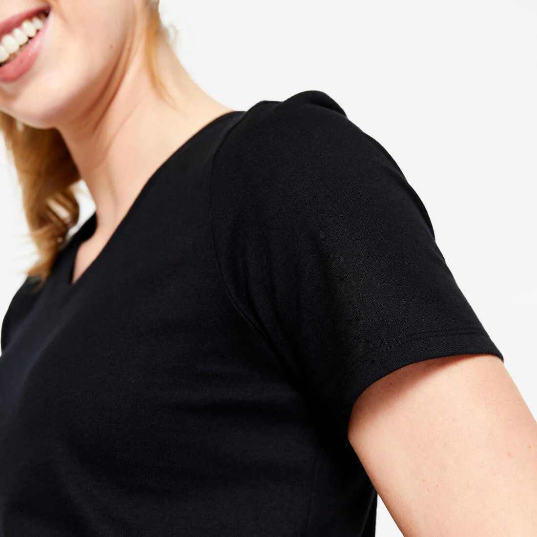POLERA FITNESS MUJER CUELLO V ALGODÓN - Image 20