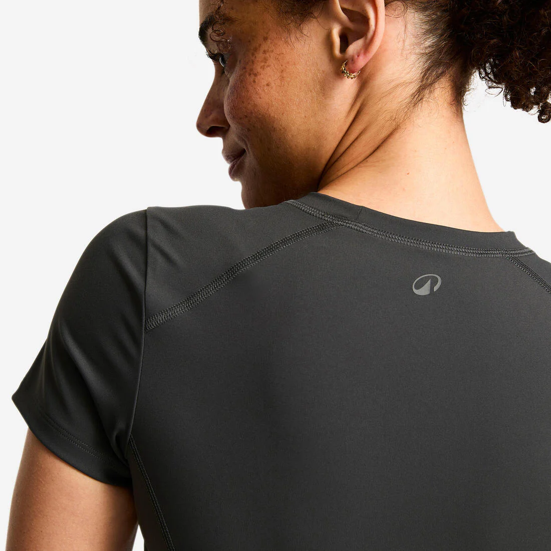 Camiseta Deportiva Mujer Gris Oscuro Manga Corta - Image 3