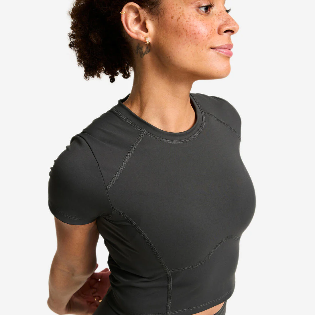 Camiseta Deportiva Mujer Gris Oscuro Manga Corta - Image 5