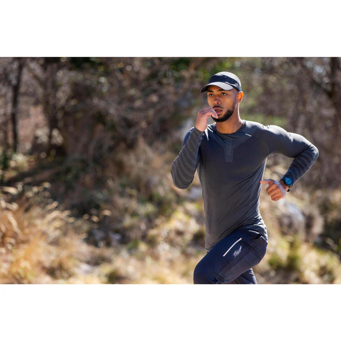 POLERA RUNNING HOMBRE MANGA LARGA KIPRUN RUN 500 SLIM SIN COSTURAS GRIS - Image 6