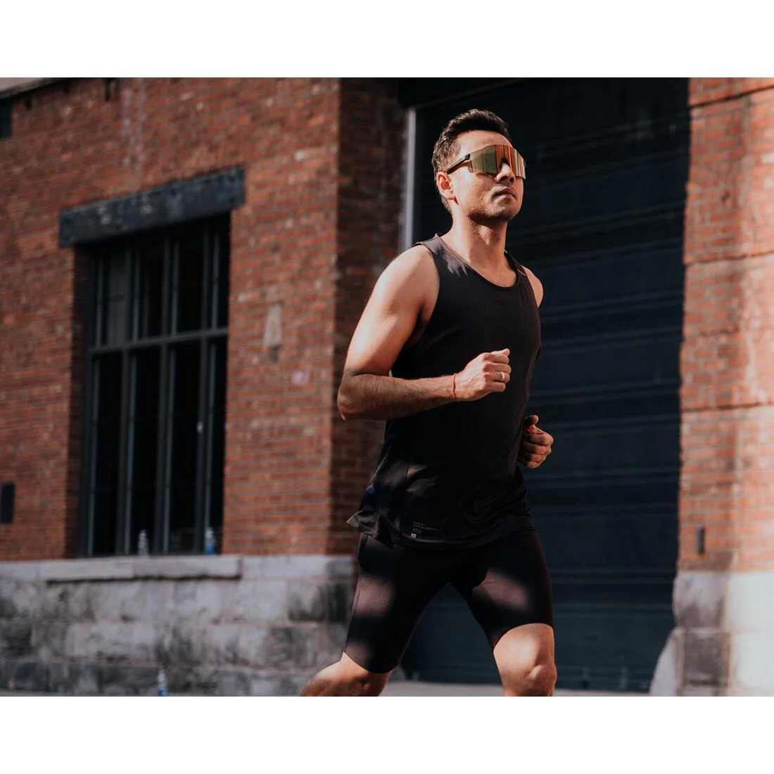 REMERA RUNNING HOMBRE SIN MANGAS DRY - Image 15