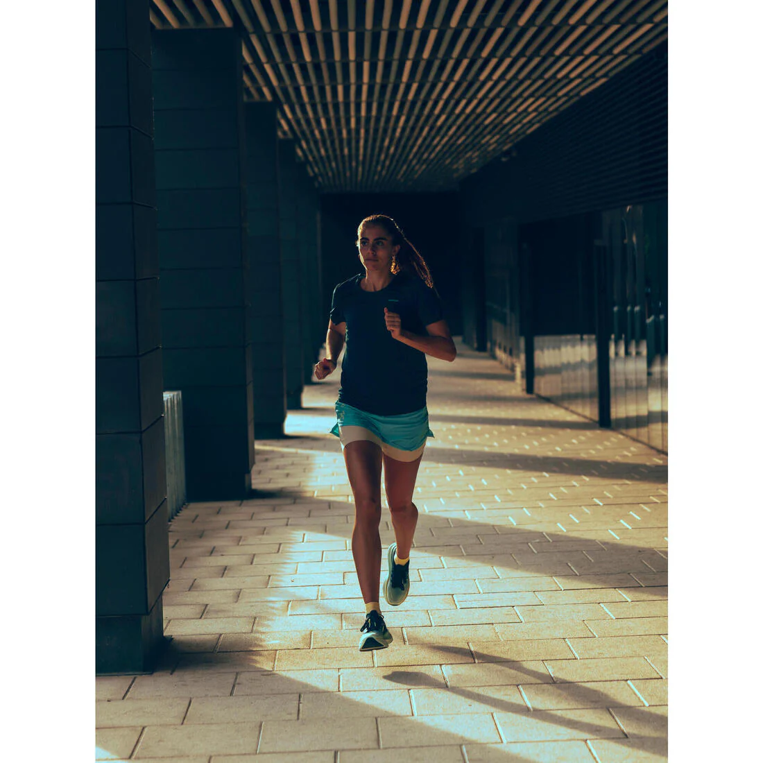 POLERA RUNNING MUJER RUN 500 CONFORT - Image 20