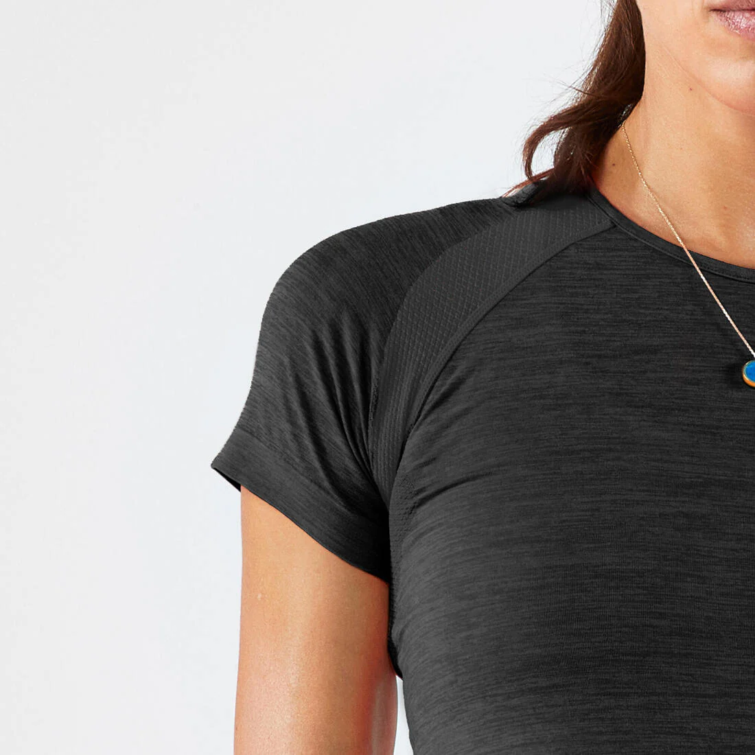 POLERA RUNNING TRAIL SLIM SIN COSTURAS MUJER KIPRUN RUN 500 CONFORT SLIM - Image 6