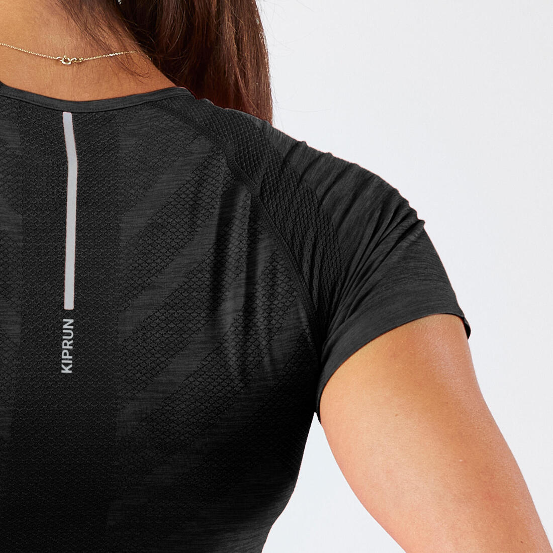 POLERA RUNNING TRAIL SLIM SIN COSTURAS MUJER KIPRUN RUN 500 CONFORT SLIM - Image 7