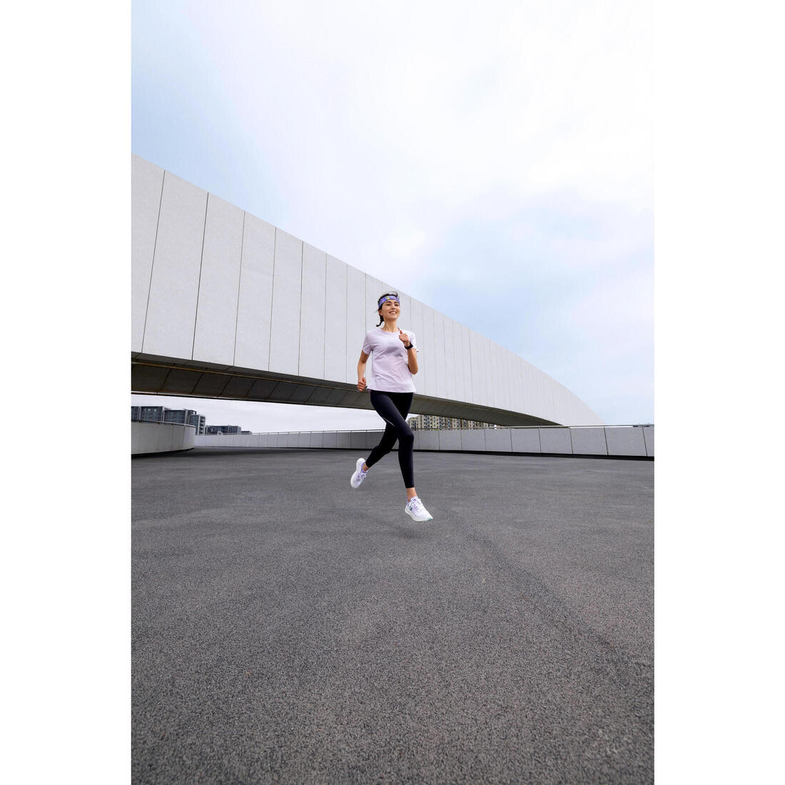 POLERA RUNNING TRANSPIRABLE MUJER KIPRUN RUN 500 DRY - Image 26